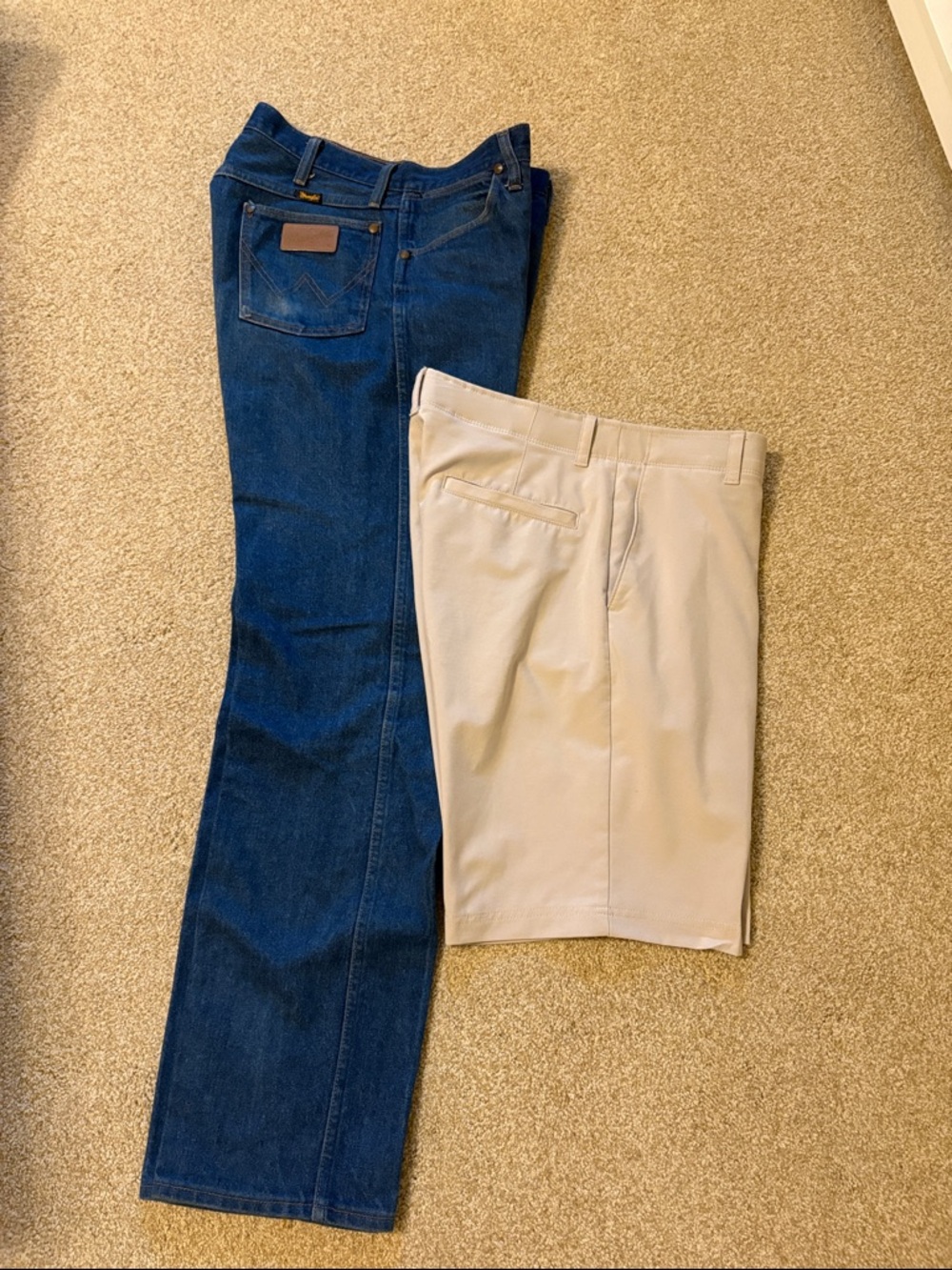 Men’s bundle of wrangler Jeans in Dark Blue and beige grandslam shorts size 32
